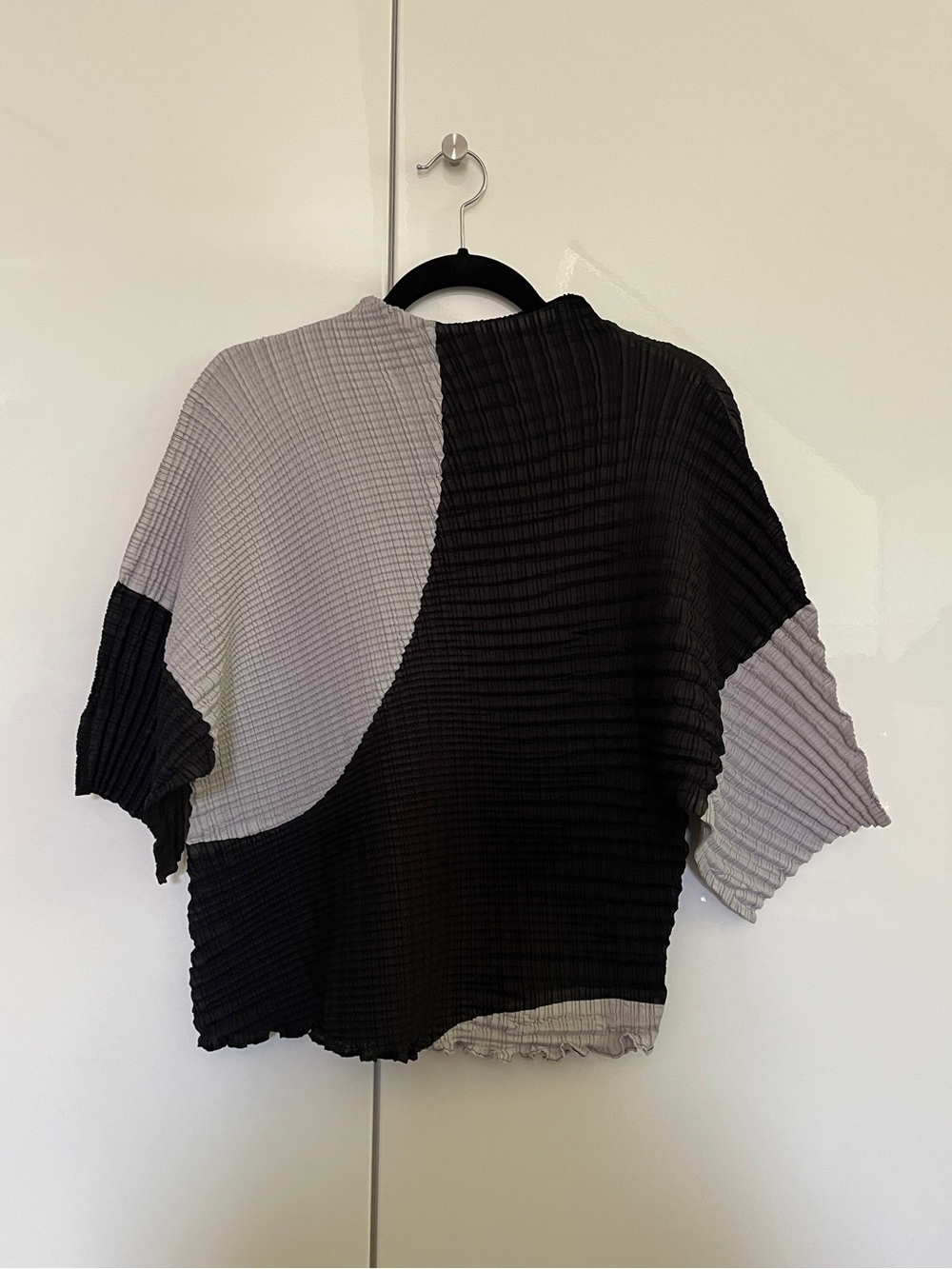 La Vita Junko Japanese Designer Issey Pleated Gray Black Ruffle Edge Top S M